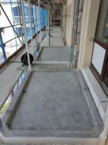 Balkonplatten zur Beschichtung vorbereitet © Foto: IPG